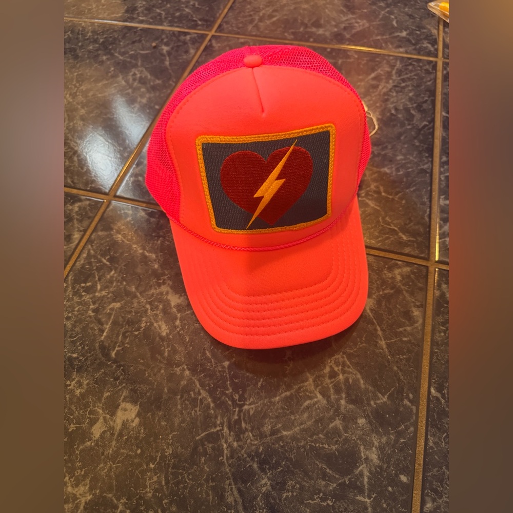 NEW✨ Aviator Nation Heart bolt trucker hat